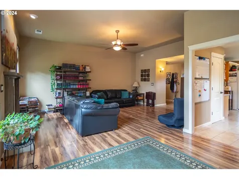 225 Danielle Drive Winston OR 97496