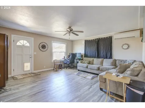 617 NE Channon Avenue Roseburg OR 97470