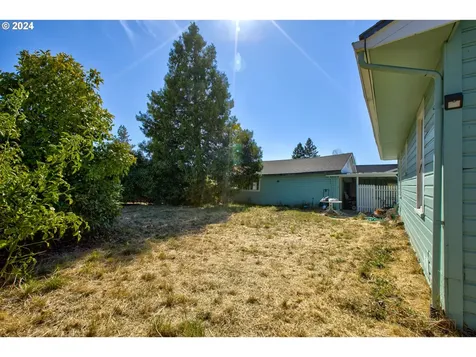 617 NE Channon Avenue Roseburg OR 97470