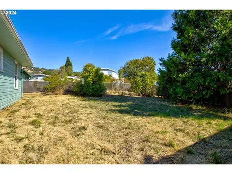 617 NE Channon Avenue Roseburg OR 97470
