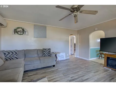 617 NE Channon Avenue Roseburg OR 97470
