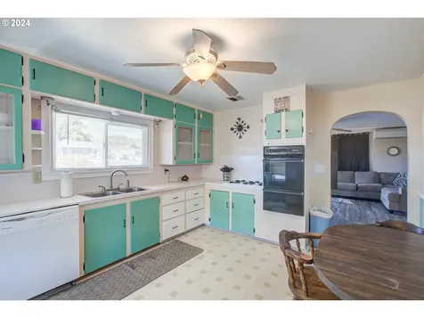 617 NE Channon Avenue Roseburg OR 97470