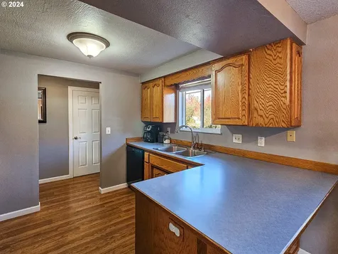 924 NW Baker Creek Road Mcminnville OR 97128