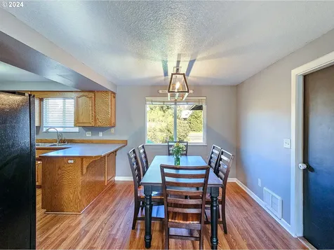 924 NW Baker Creek Road Mcminnville OR 97128