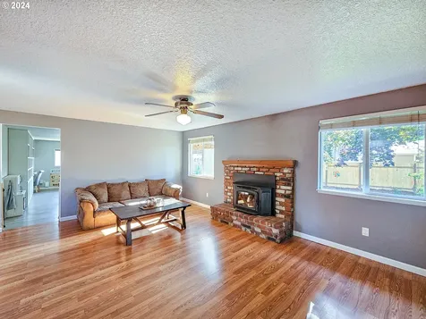 924 NW Baker Creek Road Mcminnville OR 97128
