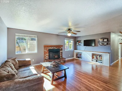 924 NW Baker Creek Road Mcminnville OR 97128