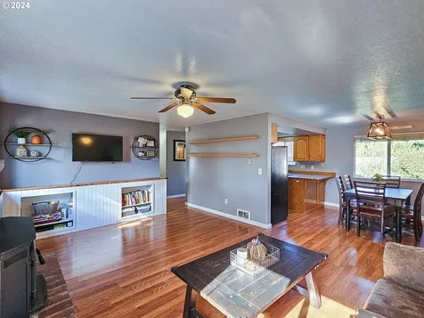 924 NW Baker Creek Road Mcminnville OR 97128
