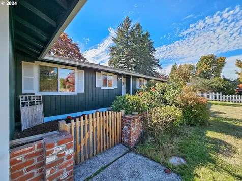 924 NW Baker Creek Road Mcminnville OR 97128