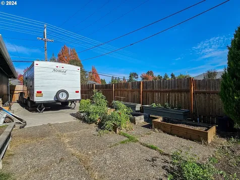 924 NW Baker Creek Road Mcminnville OR 97128