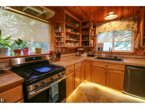 37 S Baxter Street Coquille OR 97423