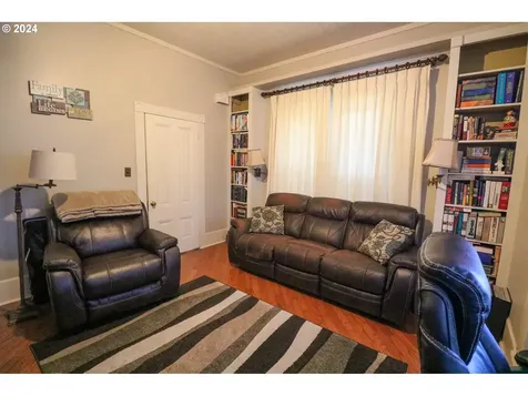 37 S Baxter Street Coquille OR 97423