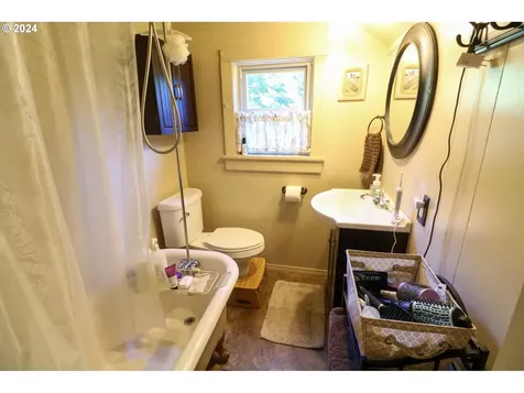 37 S Baxter Street Coquille OR 97423