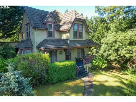 37 S Baxter Street Coquille OR 97423