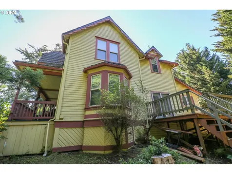37 S Baxter Street Coquille OR 97423