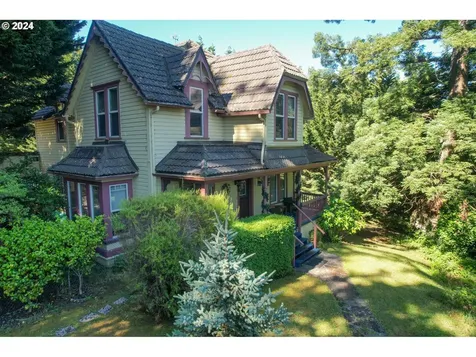 37 S Baxter Street Coquille OR 97423