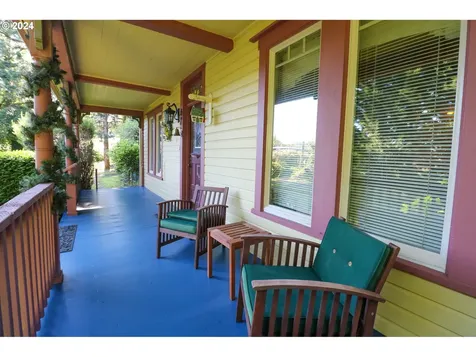 37 S Baxter Street Coquille OR 97423