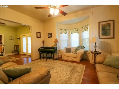 37 S Baxter Street Coquille OR 97423