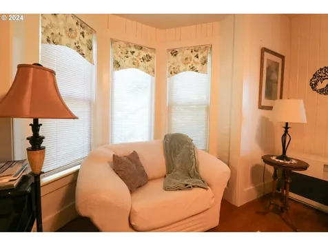 37 S Baxter Street Coquille OR 97423