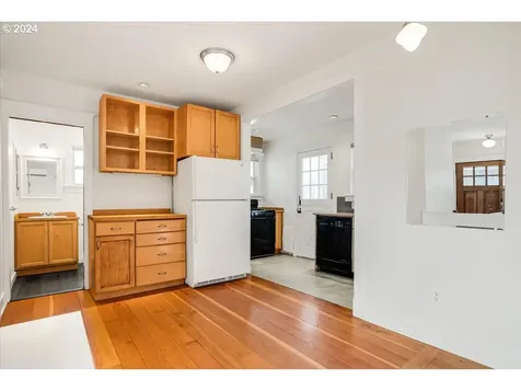 1213 N Ainsworth Street Portland OR 97217
