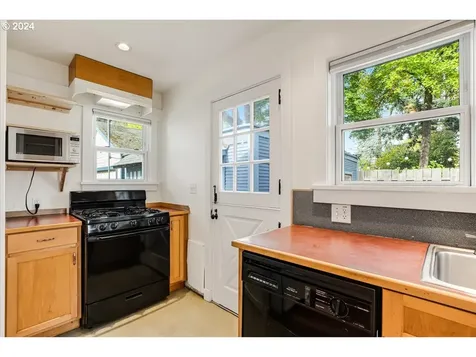 1213 N Ainsworth Street Portland OR 97217