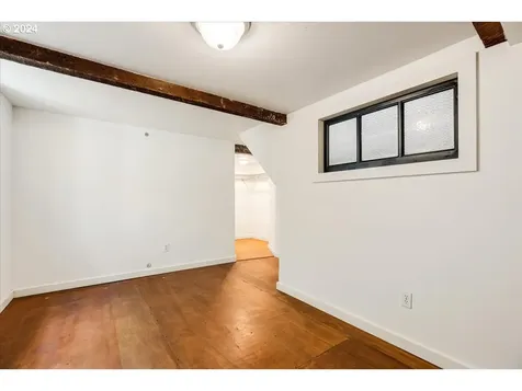 1213 N Ainsworth Street Portland OR 97217