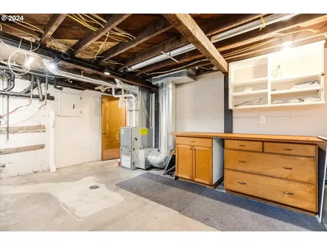 1213 N Ainsworth Street Portland OR 97217