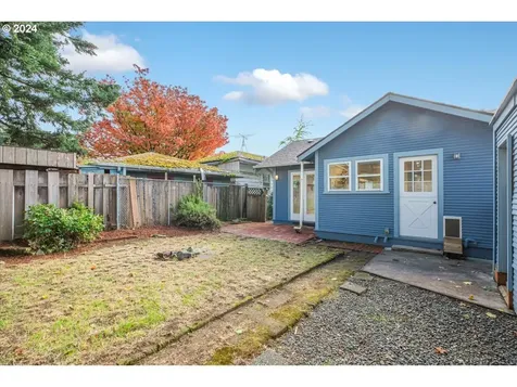 1213 N Ainsworth Street Portland OR 97217