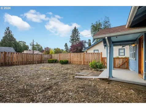 1213 N Ainsworth Street Portland OR 97217