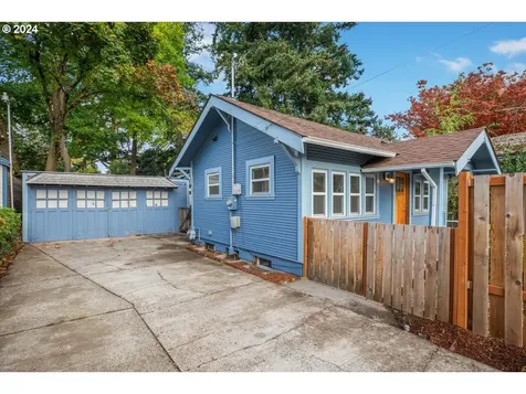 1213 N Ainsworth Street Portland OR 97217