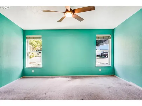 3329 Senecal Creek Drive Woodburn OR 97071