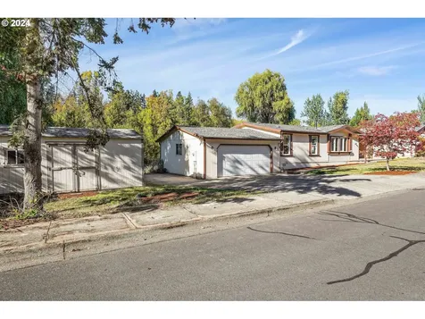 3329 Senecal Creek Drive Woodburn OR 97071