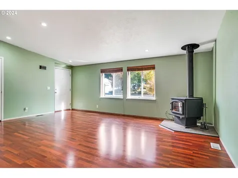 3329 Senecal Creek Drive Woodburn OR 97071