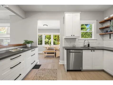 33 Se 71st Avenue Portland OR 97215