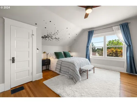 33 Se 71st Avenue Portland OR 97215