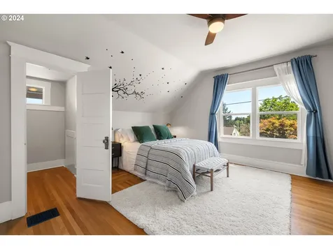 33 Se 71st Avenue Portland OR 97215