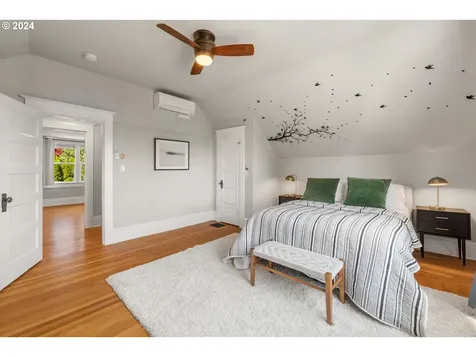33 Se 71st Avenue Portland OR 97215