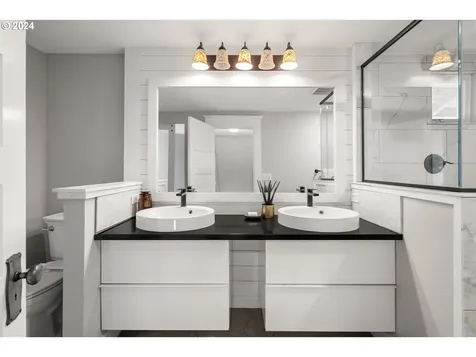33 Se 71st Avenue Portland OR 97215