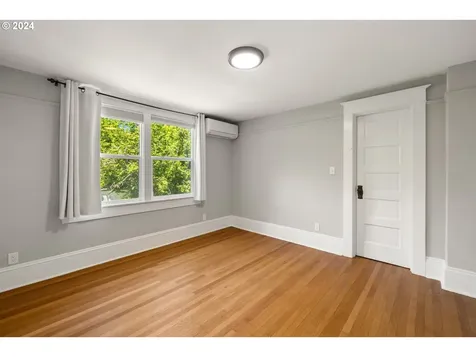 33 Se 71st Avenue Portland OR 97215