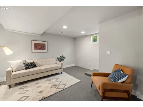 33 Se 71st Avenue Portland OR 97215