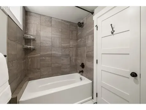 33 Se 71st Avenue Portland OR 97215