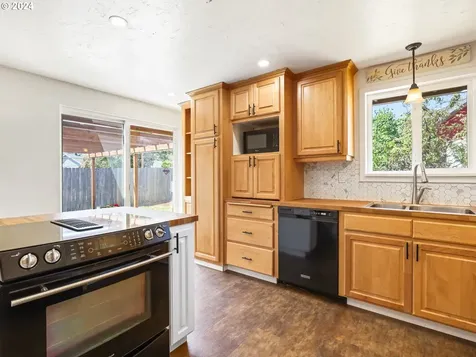 745 Se 17th Street Troutdale OR 97060