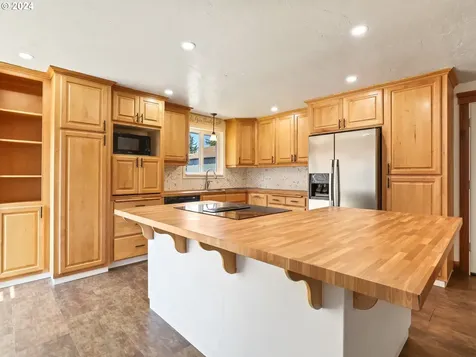 745 Se 17th Street Troutdale OR 97060