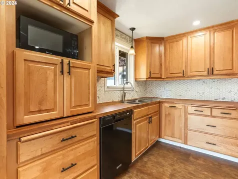 745 Se 17th Street Troutdale OR 97060