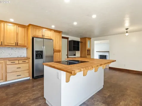 745 Se 17th Street Troutdale OR 97060