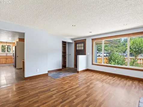 745 Se 17th Street Troutdale OR 97060