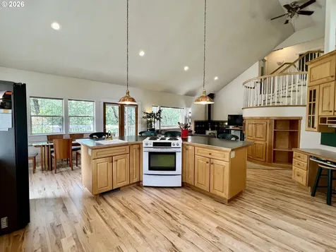 28544 Crow Road Eugene OR 97402