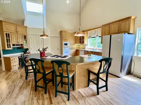 28544 Crow Road Eugene OR 97402