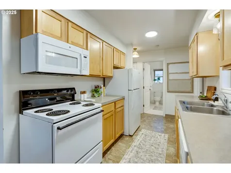 11234 SW 63rd Avenue Portland OR 97219