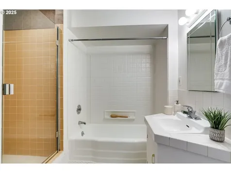 11234 SW 63rd Avenue Portland OR 97219