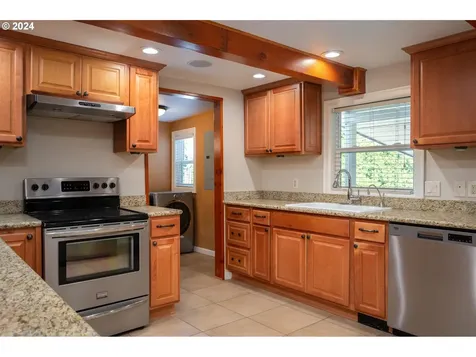 2011 13th Street West Linn OR 97068